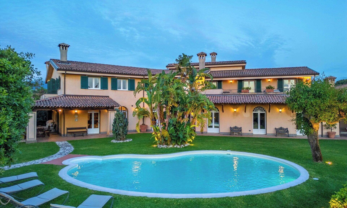 Polistena Villa | Beautiful private villa with private pool, A/C, WIFI, hot tub, TV and patio, close to Gioia Tauro