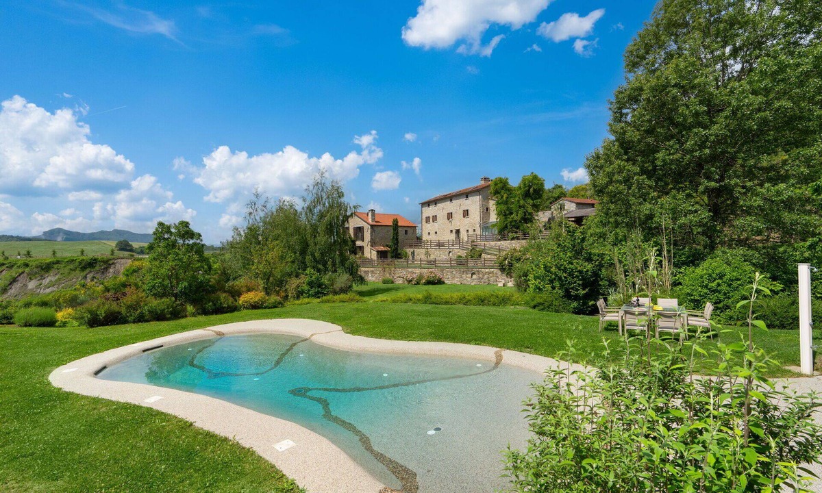 Firenzuola Villa | Beautiful private villa for 18 guests with WIFI, A/C, private pool, TV, patio and panoramic view