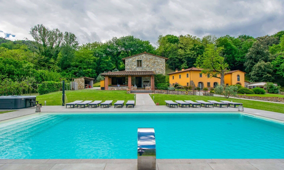 Dicomano Villa | Beautiful private villa with hot tub, A/C, private pool, WIFI, TV, balcony and pets allowed