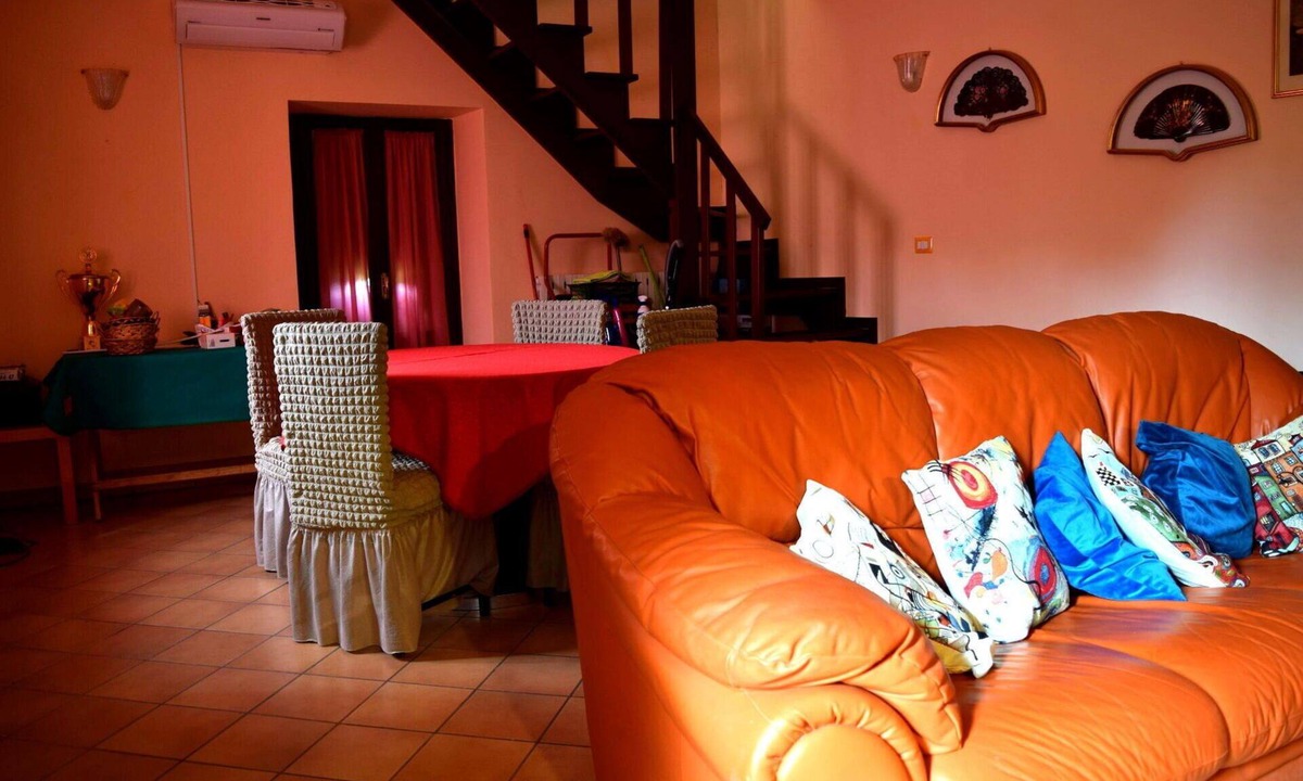 Bellante Villa | Beautiful private villa for 8 guests with WIFI, TV, patio and pets allowed, close to Teramo