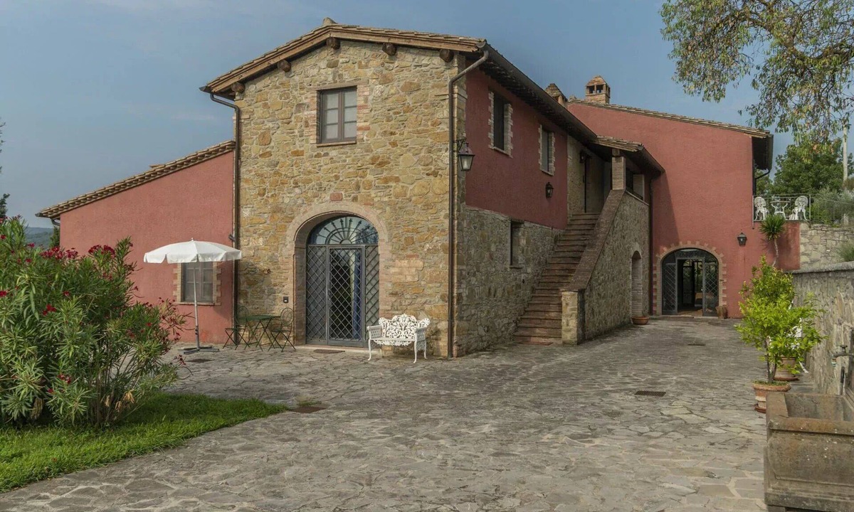 Agello Bed & Breakfast | Beautiful room for 2 guests with A/C, pool, WIFI, TV, veranda and pets allowed, close to Perugia