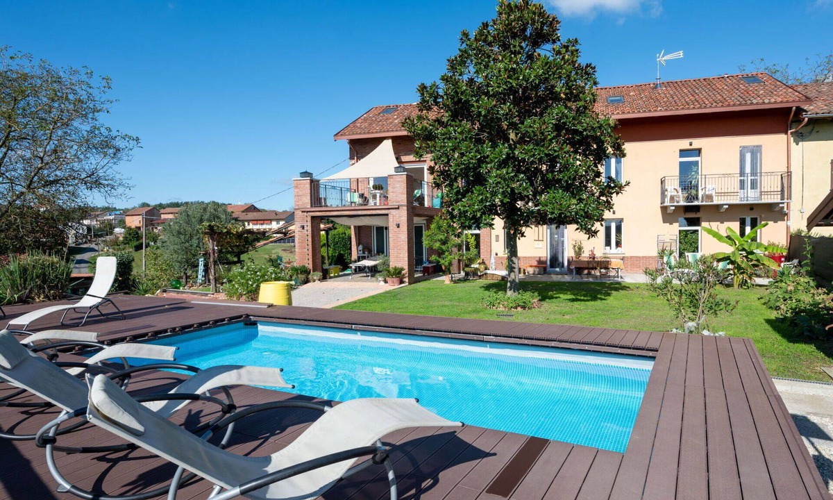 San Damiano dʼAsti House | Beautiful villa for 10 people with WIFI, private pool, A/C and patio
