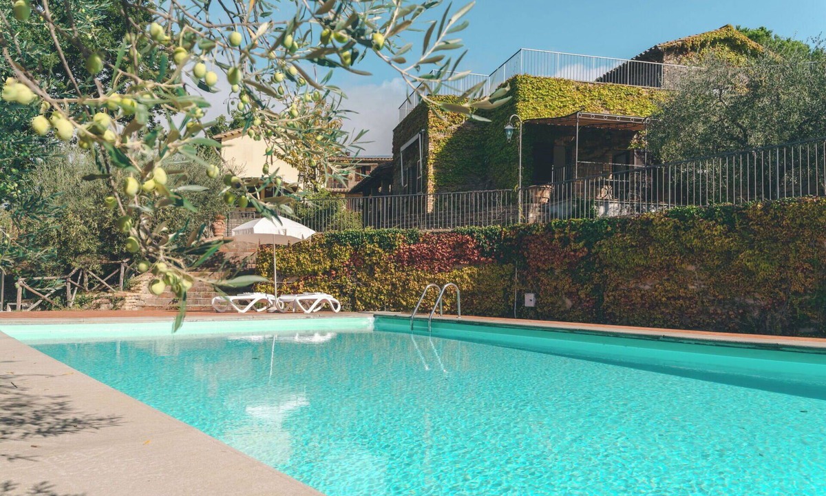 Valfabbrica Villa | Beautiful villa for 7 people with WIFI, pool, TV and terrace, close to Assisi