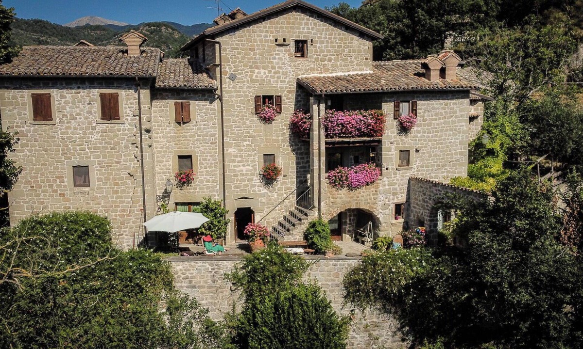 Roccafluvione Villa | Beautiful villa for 14 guests with WIFI, TV and pets allowed, close to Ascoli Piceno