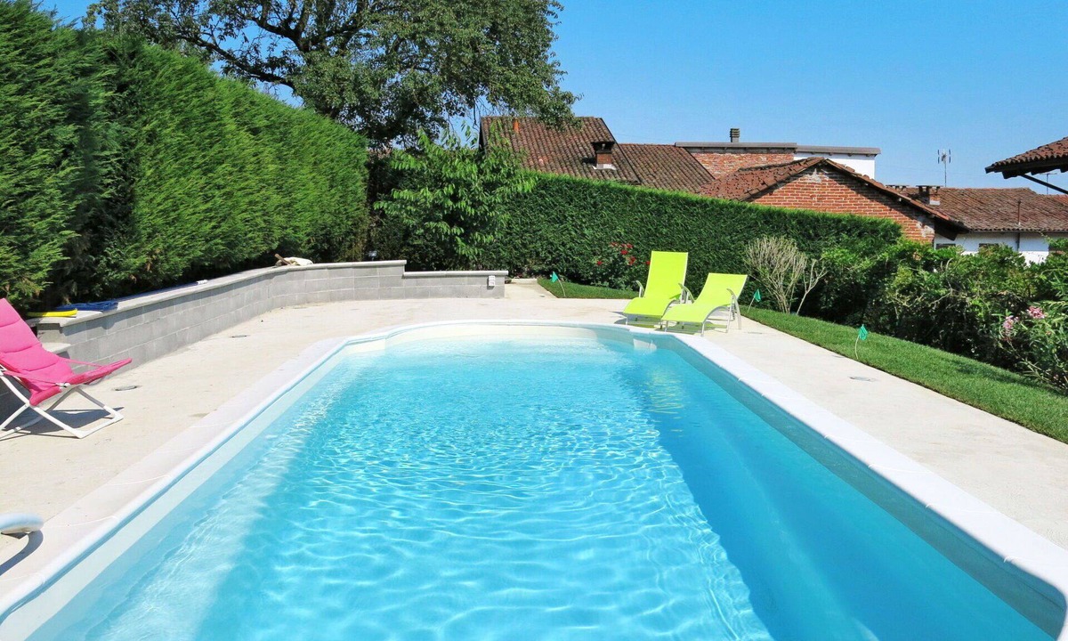 Asti House | Beautiful villa for 5 guests with WIFI, private pool, TV and patio