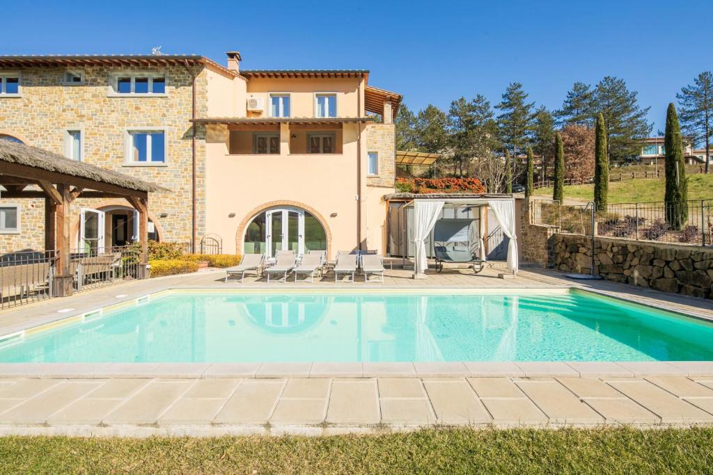 Porrena Villa | Beautiful villa with private lawn, pool and luxury SPA by VacaVilla