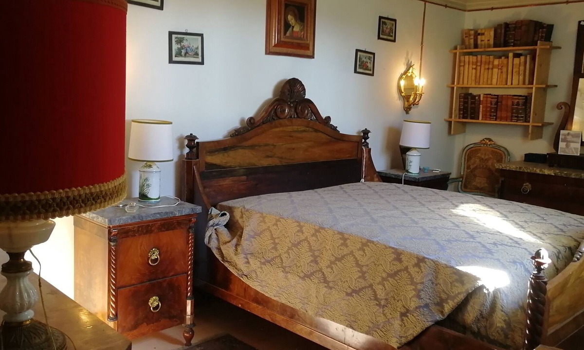 Treia House | Bedroom 2 pers, private bathroom in historical Villa with swimming pool