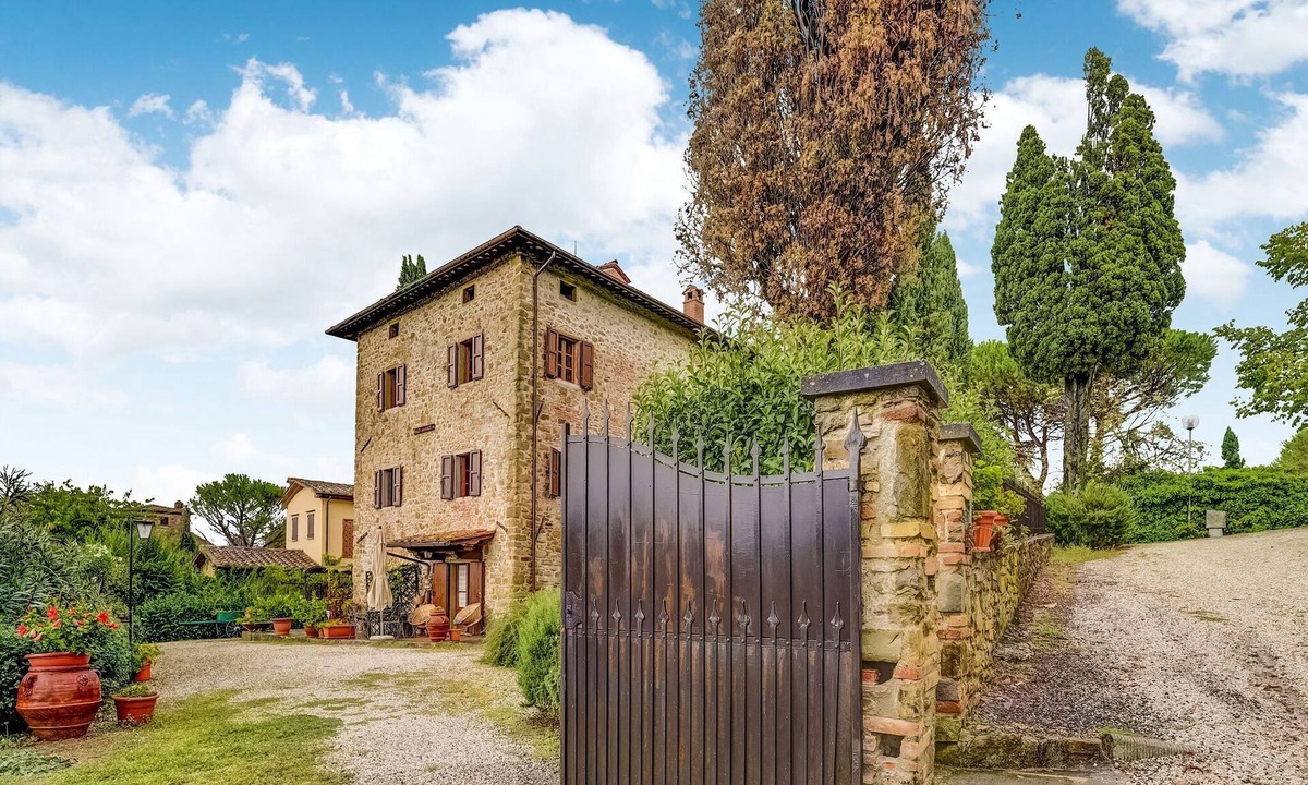 Monterchi House | Belvilla by OYO Welcoming Holiday Home with Pool