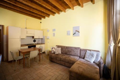 Lorenteggio Apartment | Bilocale Vista Naviglio Luminoso e Tranquillo