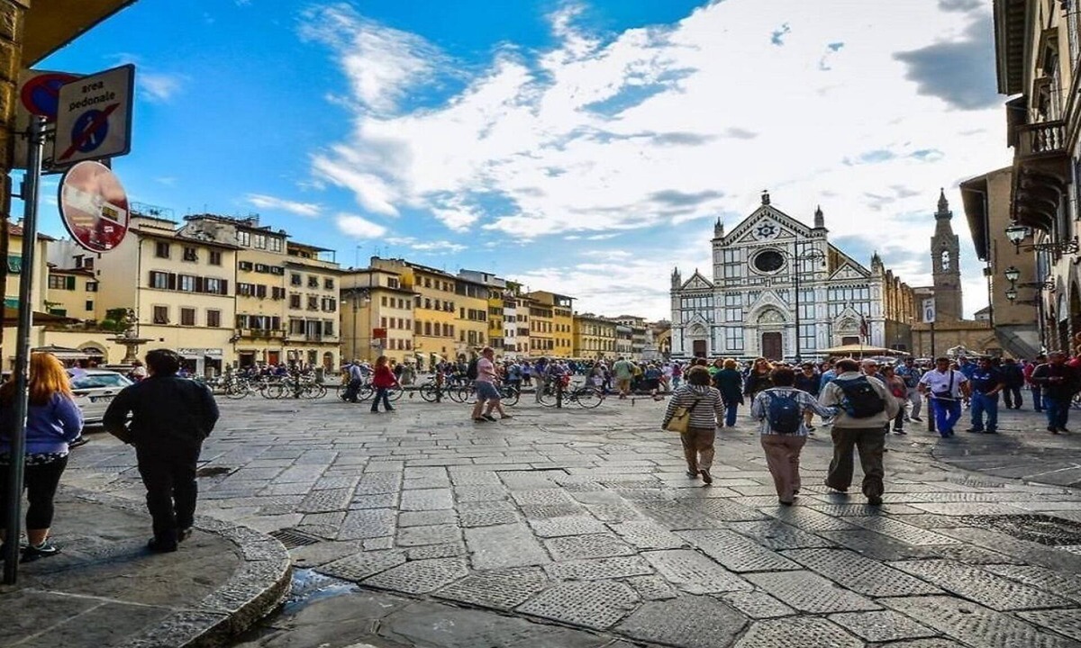 Santa Croce Apartment | Blending Relaxation & Comfort on Via Dei Benci Inside 800-Year-Old Building
