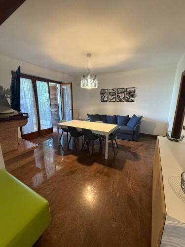 San Benedetto del Tronto Apartment | Blue and Green Apartment