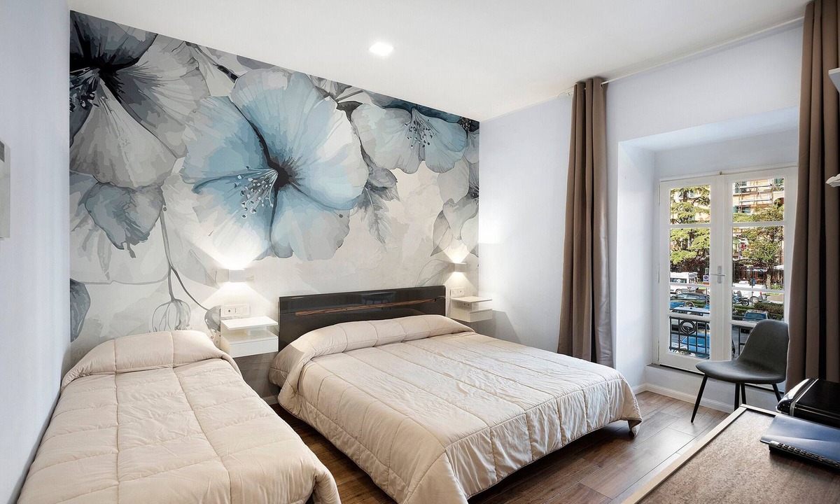 Historical Downtown Salerno Apartment | Blue Dream Suites – Amalfi Room with Wi-Fi and Air Conditioning