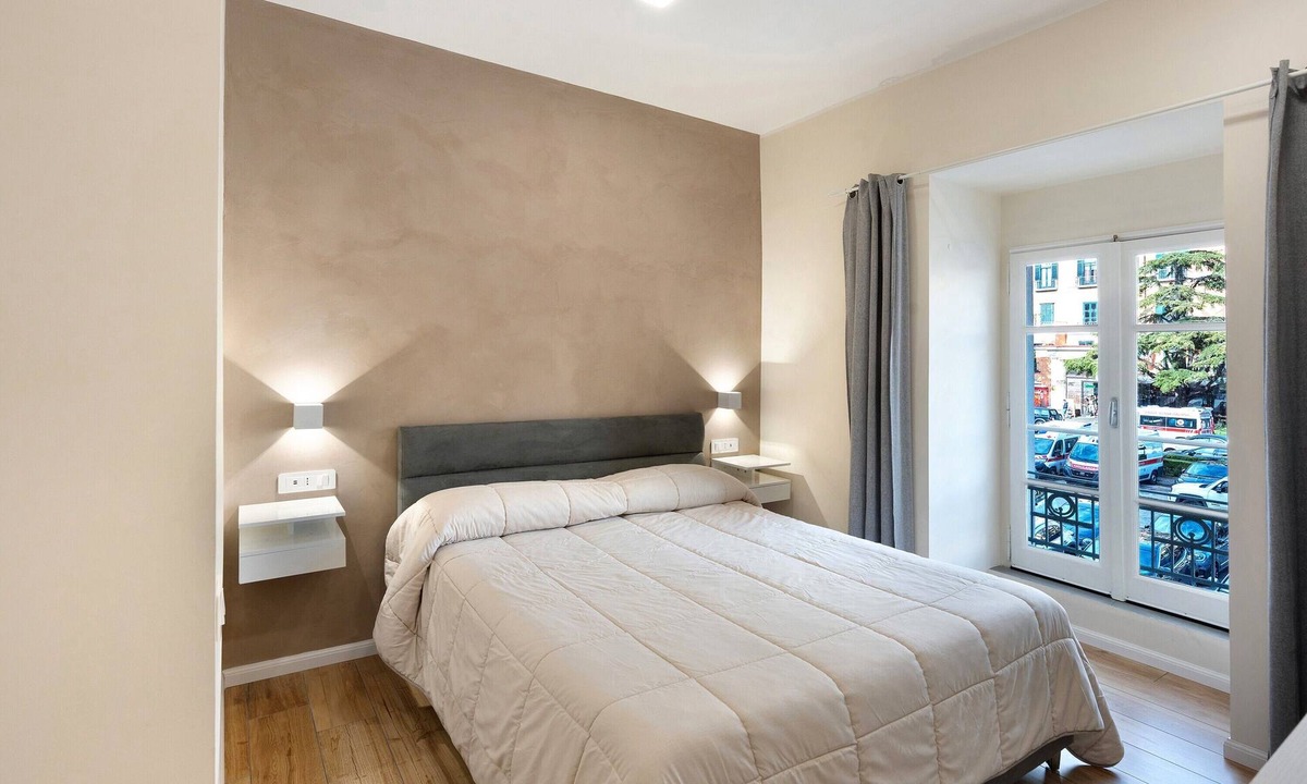 Historical Downtown Salerno Apartment | Blue Dream Suites – Positano with Wi-Fi and Air Conditioning