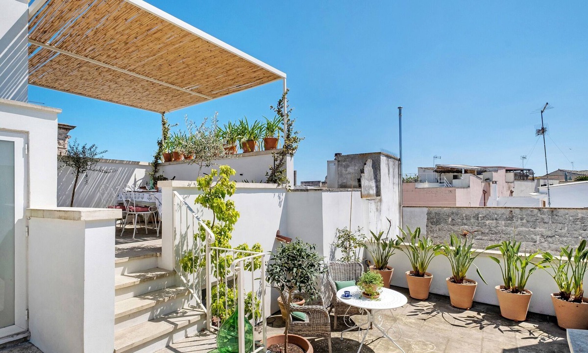 Centro Storico House | Boutique Palazzo 'Nardo' with Rooftop Gardens, full AC