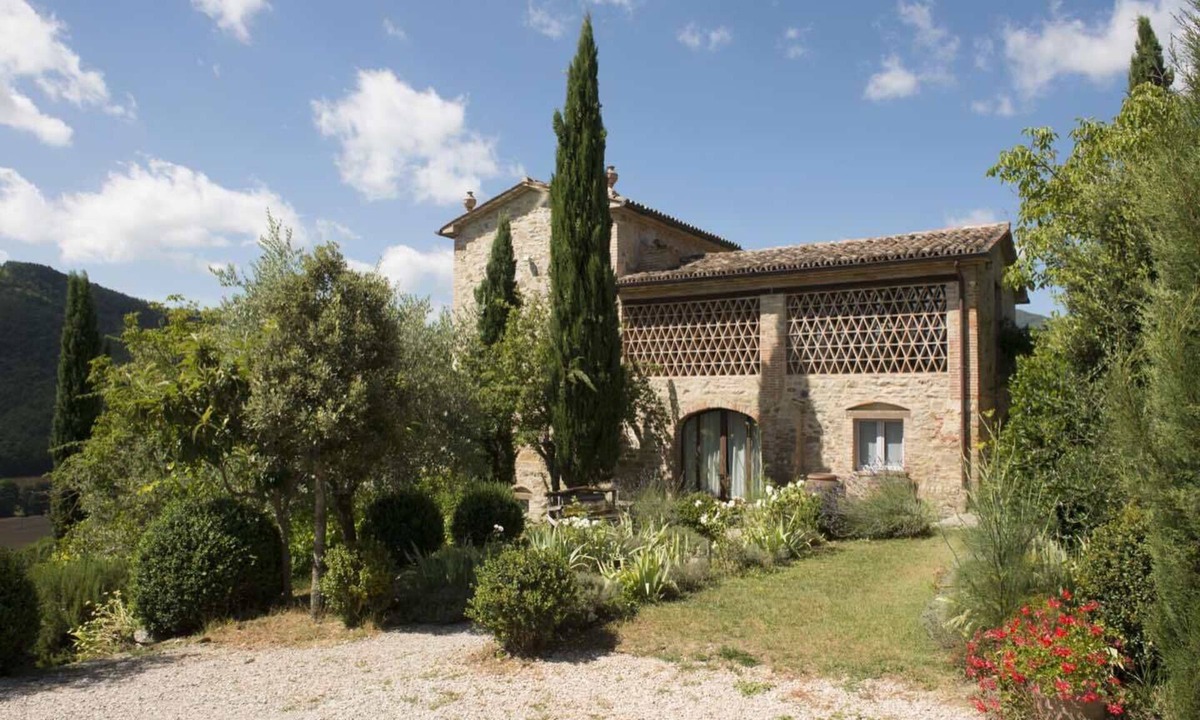 Monte Santa Maria Tiberina Villa | Boutique Villa with Stunning Views & Private Pool set in Beautiful Gardens.