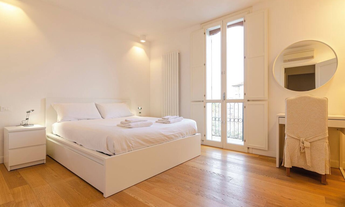 Santo Stefano Apartment | Brand new suite with balcony Via Albertoni