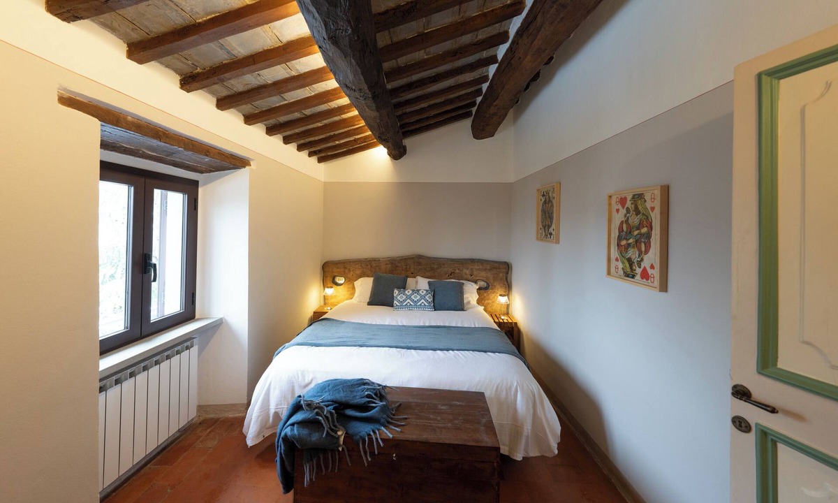 Fraccano House | Breathtaking Hillside Retreat - Renovated Apt with Infinity-View Pool