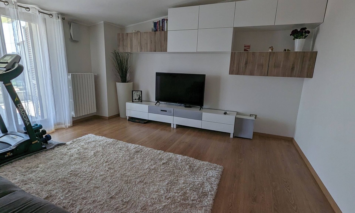 Pescara Apartment | Bright 8th-floor penthouse with sea view 7 minutes' walk from the beach.