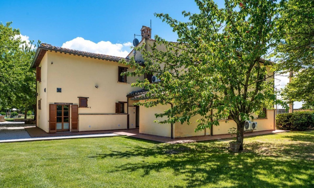 San Martino in Campo Apartment | Bright apartment of approximately 60 sqm, ideal for 4 people, located on the first floor of a building without an elevator.The property is located in a quiet and pleasant setting, with a large shared garden, a shared swimming pool, a BBQ area, and a rese
