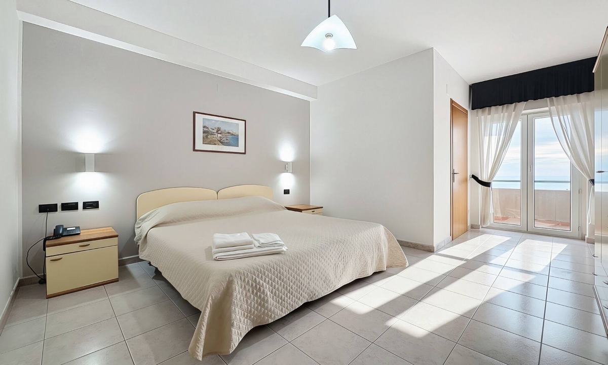 Monte Sant'Angelo Bed & Breakfast | Bright B&B with Sea View Balcony - 225 - Santangelo - Pool