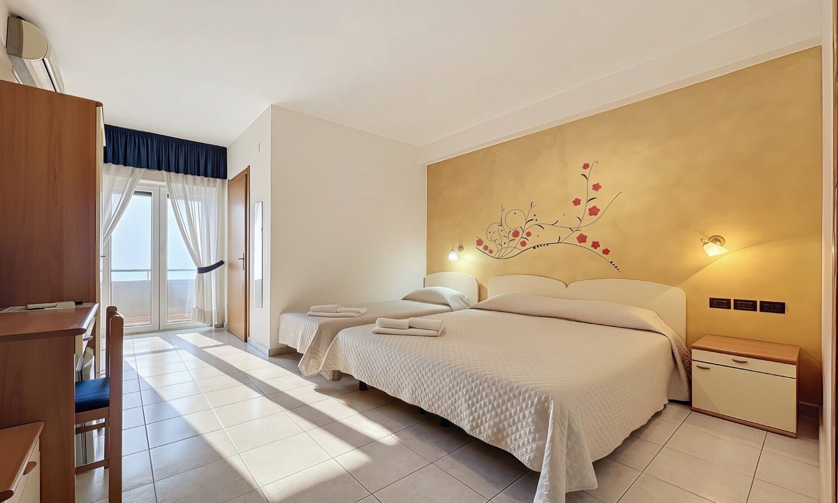 Monte Sant'Angelo Bed & Breakfast | Bright B&B with Sea View Balcony - 242- Santangelo - Pool