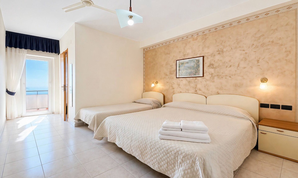 Monte Sant'Angelo Bed & Breakfast | Bright B&B with Sea View Balcony - 244 - Santangelo - Pool