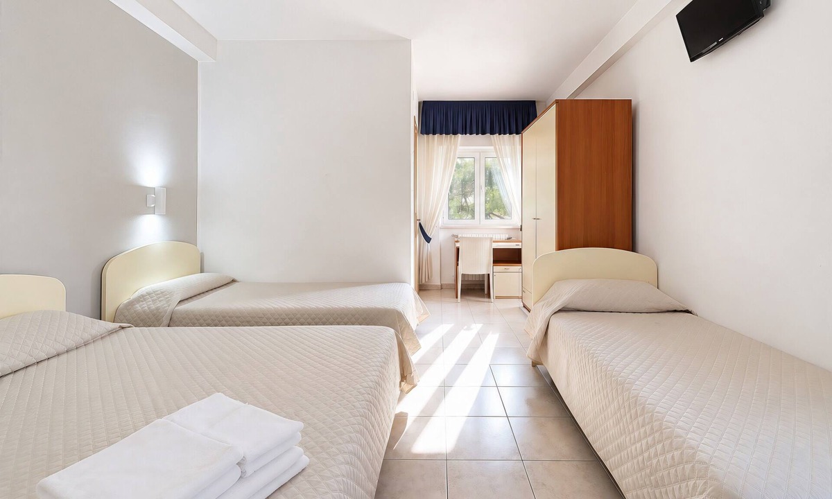 Monte Sant'Angelo Bed & Breakfast | Bright B&B with Balcony - 349 - Santangelo - Pool