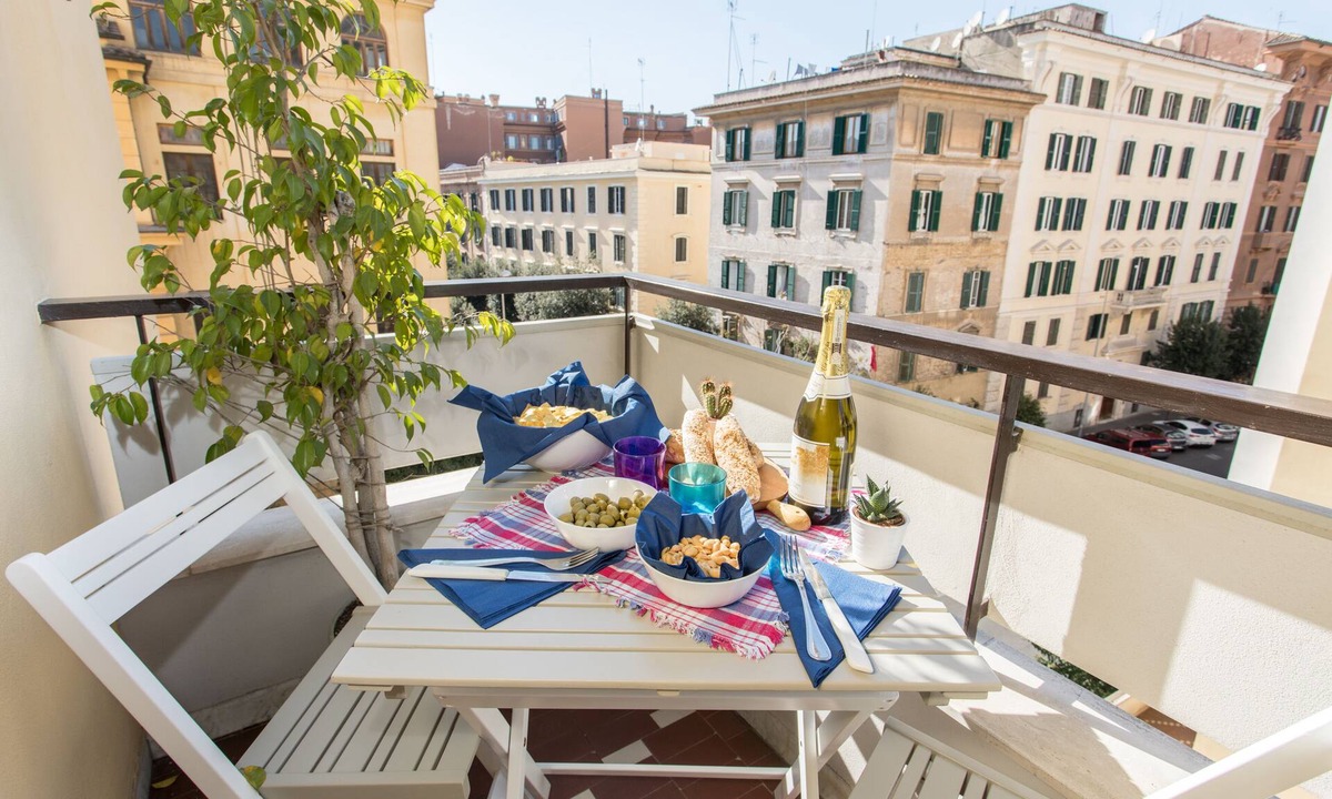 Vatican Apartment | Bright Home in Rome, shadow of the Vatican CIN IT058091C2HRXU2746