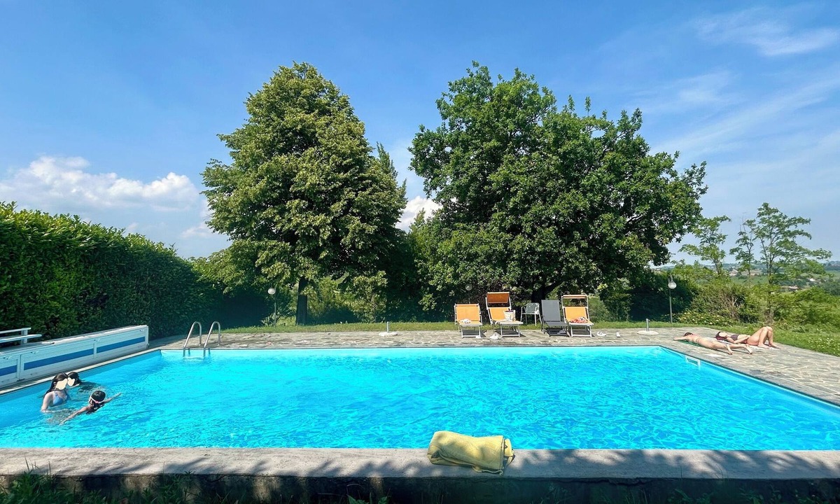 Montegrosso dʼAsti Apartment | Broom Apartment, Cottage with shared common areas