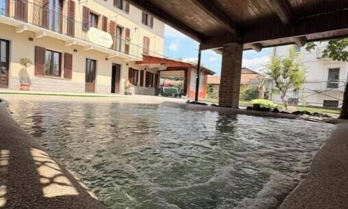 Magliano Alfieri Bed & Breakfast | ByVigin Azalea – Elegance, Relaxation, and a Private Outdoor Jacuzzi
