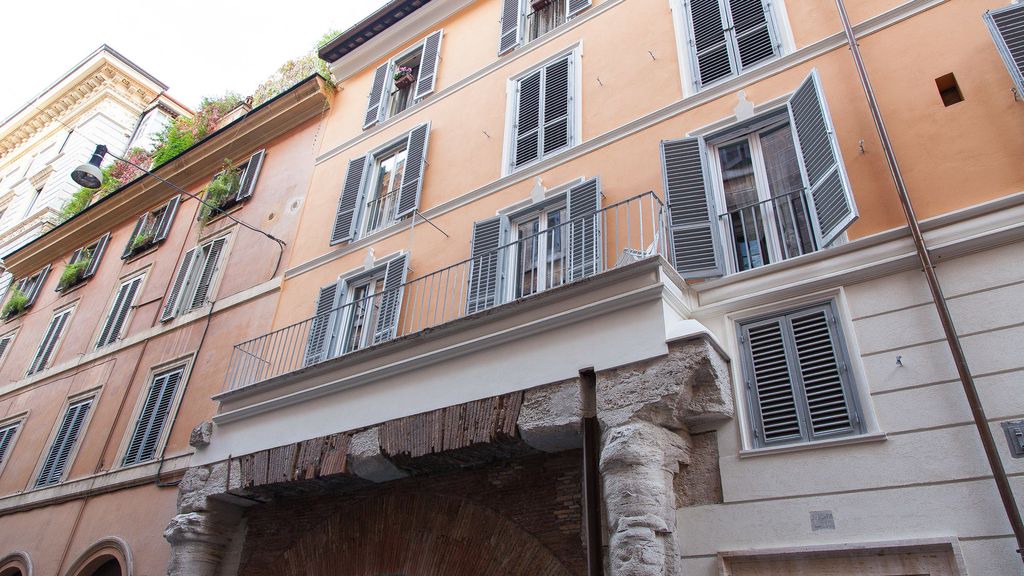 Roman Ghetto House | Calderari Balcony Apartment 916