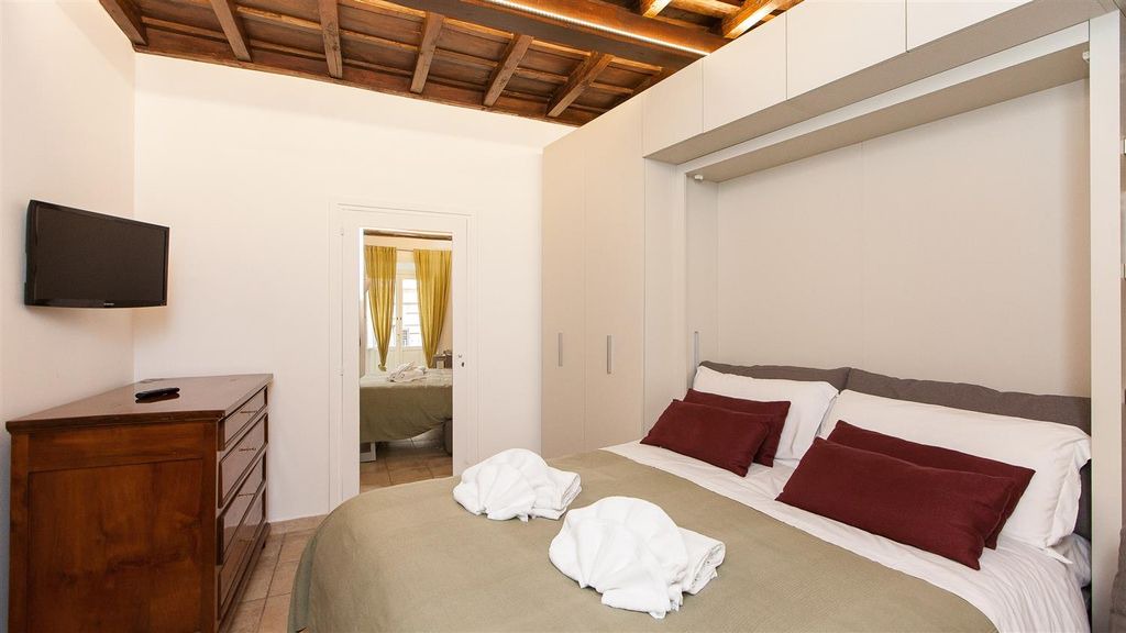 Roman Ghetto Apartment | Calderari Studio apartment in Centro Storico with air conditioning.