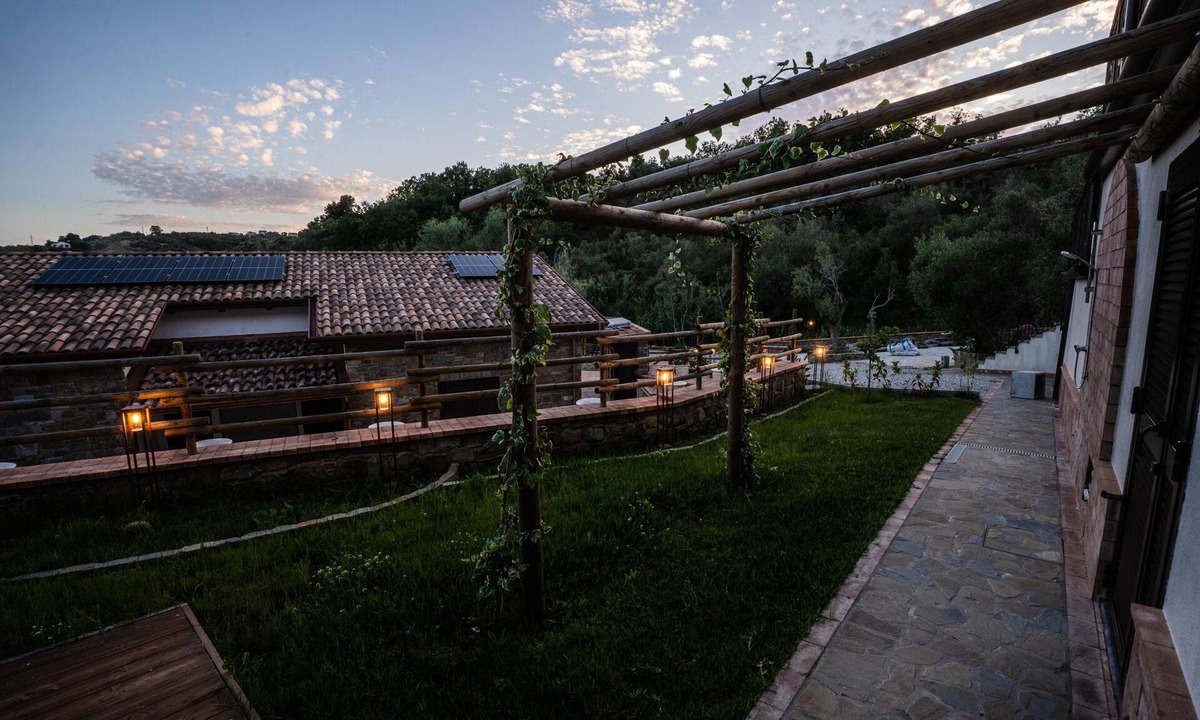 Marina di Casal Velino Apartment | Calypso Apartment with Private Garden and Air Conditioning