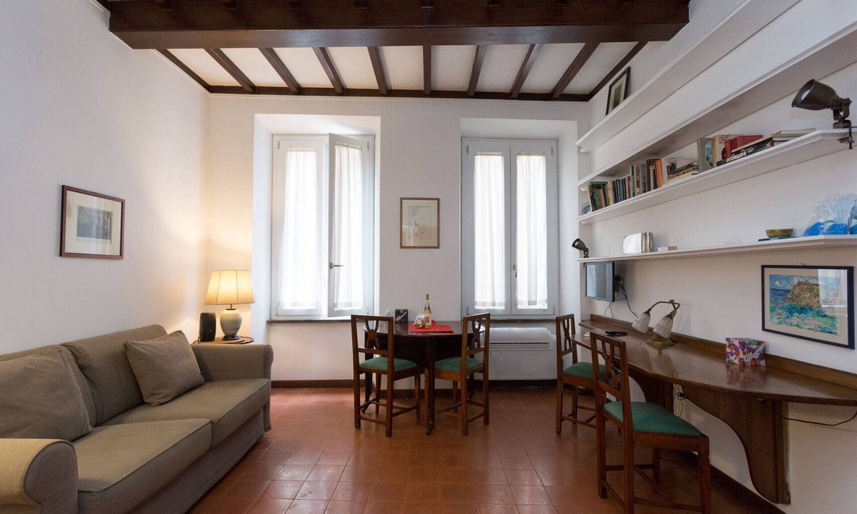 Rione VII Regola Apartment | Campo de Fiori Lovely Apartment