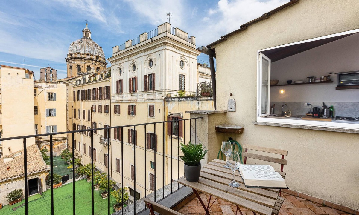 Roman Ghetto Apartment | Campo de fiori penthouse