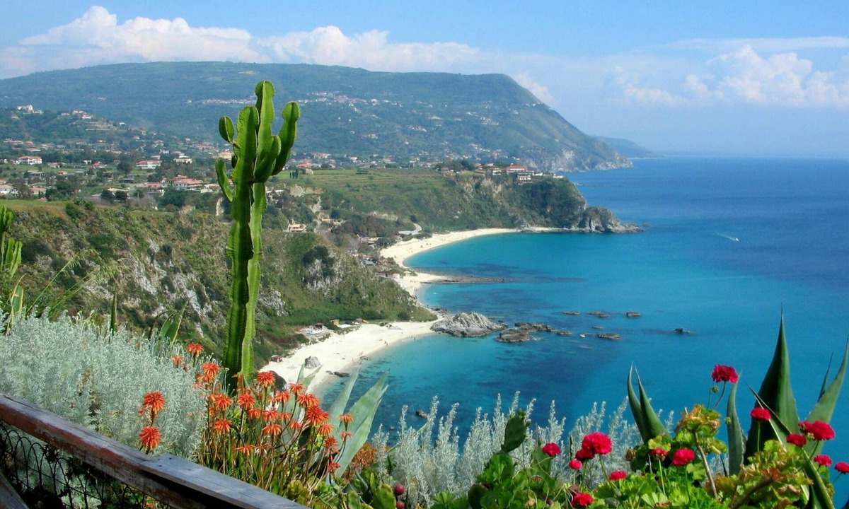 Santa Maria Villa | Capo Vaticano: Villa with garden 300m far from the beach - 7 vacancies