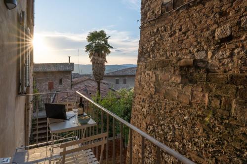 Old Town Apartment | Caporali 23 - 3 Bedrooms with Balcony - ItalyWeGo
