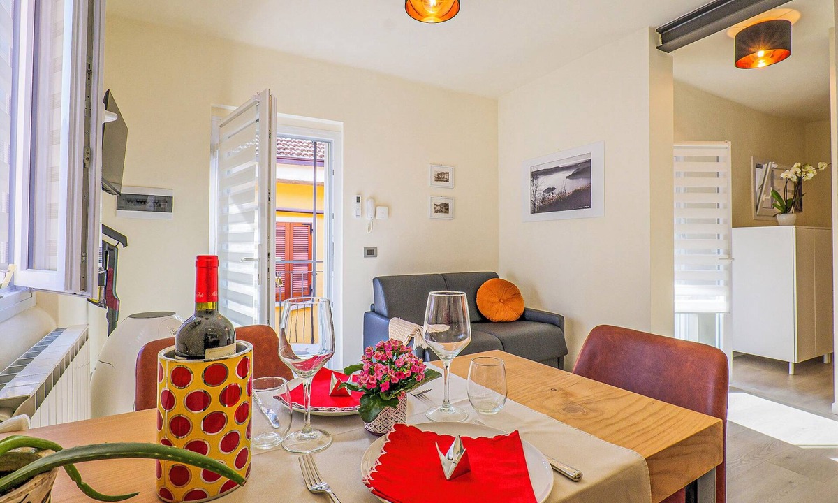 Omegna Apartment | Casa Barabba - Azzurro Apartment by Lago Reisen