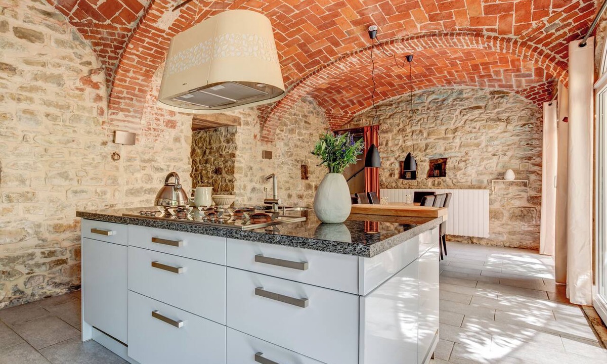 Cortemilia House | Casa Carlin, Cascine Crema: large house that sleeps up to 11 people, with a 20x14 m pool