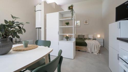 Castel San Pietro Terme Apartment | Casa del Falegname - Loft Rovere con cucina
