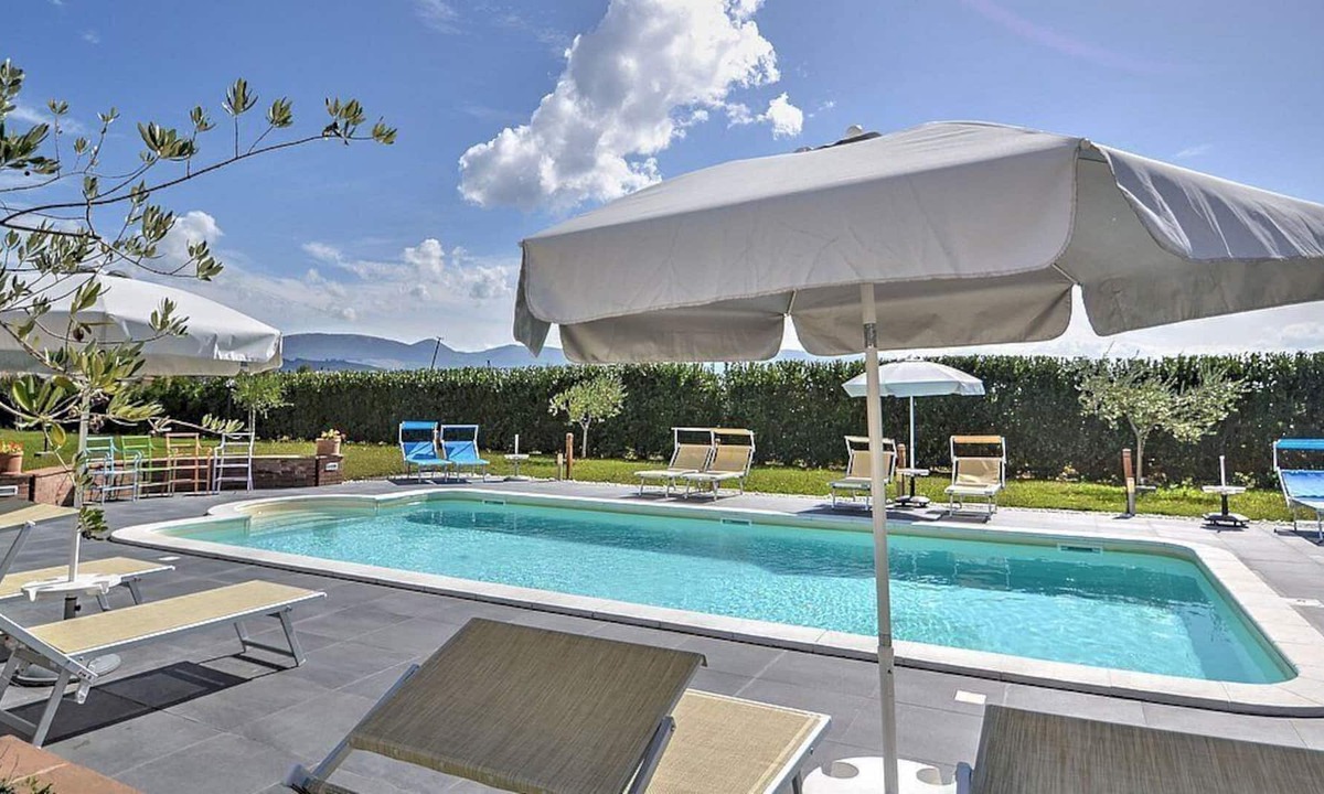 Spello House | Casa Ilena E: A graceful apartment situated in a quiet location, a few minutes from the town center, with Free WI-FI.