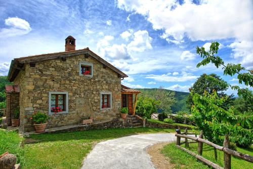 Pieve di Chio House | Casa Margherita 2 by PosarelliVillas