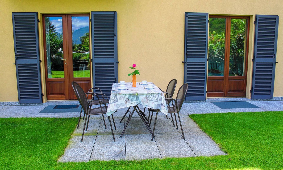 Cannobio Apartment | Casa Mirco: Arancione by Lago Reisen
