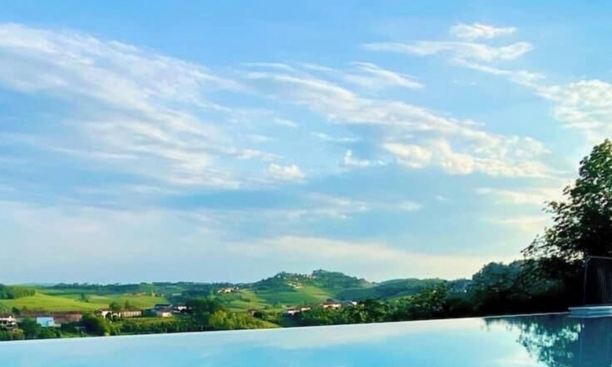 San Martino Alfieri House | Casa Profumi di Barbera 4: Infinity Pool, 2 Luxurious Bedrooms & Historic Charm