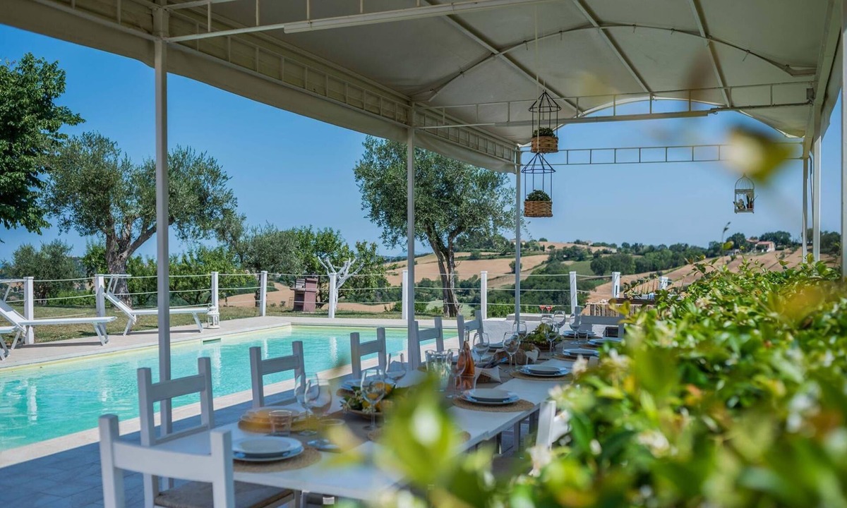San Costanzo Villa | Casa Rossa - Private villa, 7 bedrooms, pool, wifi, pets, beach 6 km, Marche