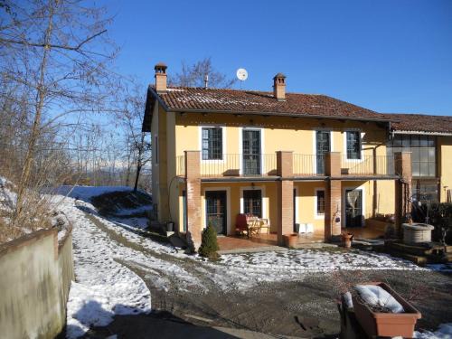 Casalborgone House | Casale immerso nel bosco a Casalborgone con piscina all'aperto