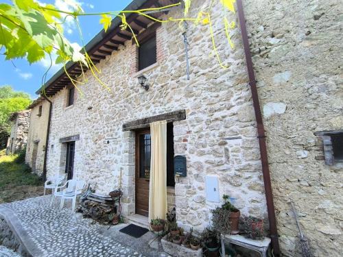 Paganico Sabino House | Casale in pietra sul Lago del Turano - C'era una volta un asino