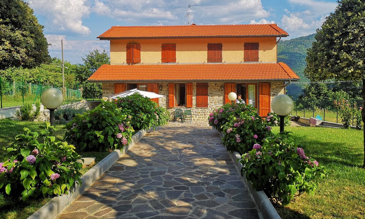 Castello-prato House | Casentino semi-detached house