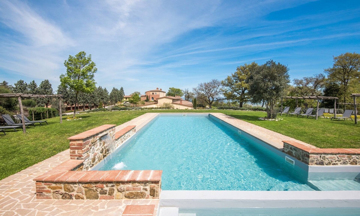 Trequanda Apartment | Chalet "Cigno" with Shared Pool & Wi-Fi