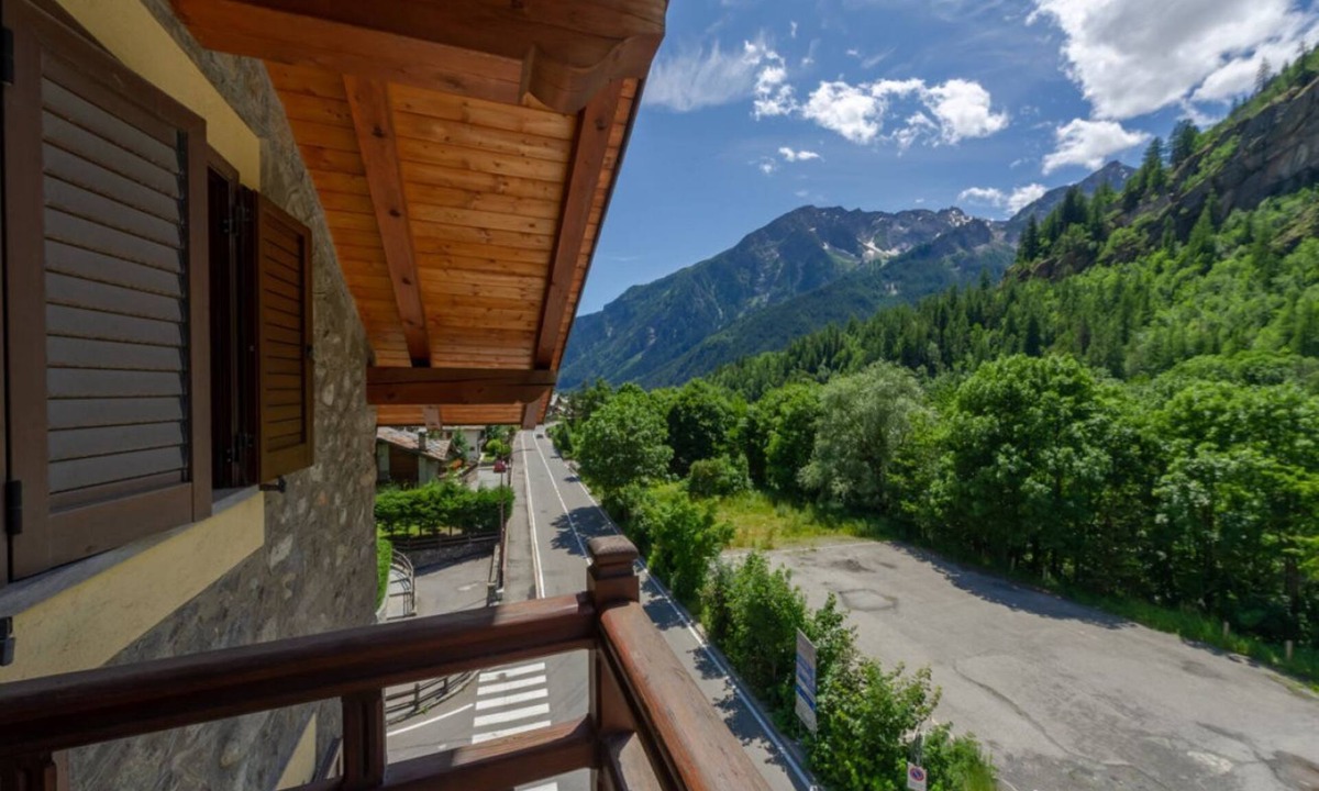 Courmayeur Apartment | CHALET PONTAL 6 - Relax with a beautiful view of the mountains